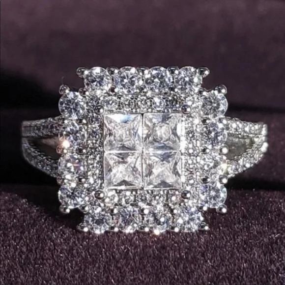 Jewelry - NEW 925 STERLING SILVER DIAMOND HALO RING, CUTE RING, SHINY RING.